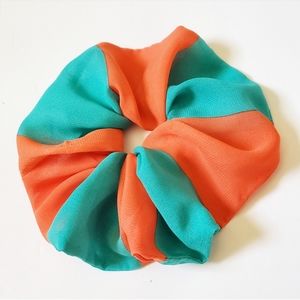 HANDMADE TWO TONE COLOR SCRUNCHIE